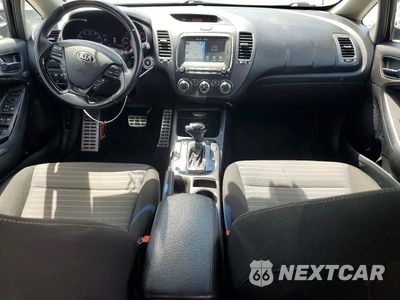 Zdjęcie 8 z 12 samochodu: 2017 KIA FORTE S VIN:3KPFL4A77HE067654 - miniatura