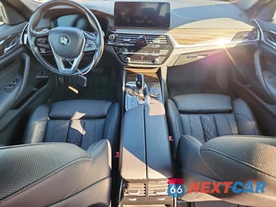Zdjęcie 8 z 12 samochodu: 2021 BMW 530 XI VIN:WBA13BJ04MWW99171 - miniatura