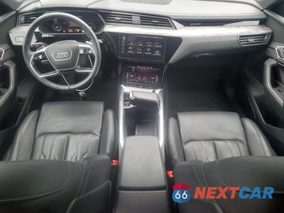 Zdjęcie 8 z 13 samochodu: 2019 AUDI E-TRON PRESTIGE VIN:WA1VAAGE3KB006760 - miniatura