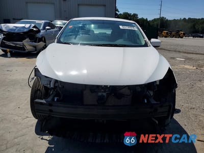 Piąte zdjęcie samochodu w środku: 2017 NISSAN SENTRA SV VIN:3N1AB7AP3HY217680 - miniatura