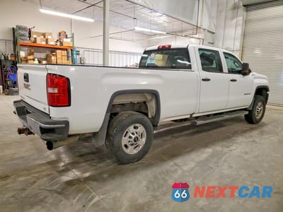 Trzecie zdjęcie samochodu z tyłu: 2018 GMC SIERRA K2500 HEAVY DUTY VIN:1GT12REY8JF224858 - miniatura