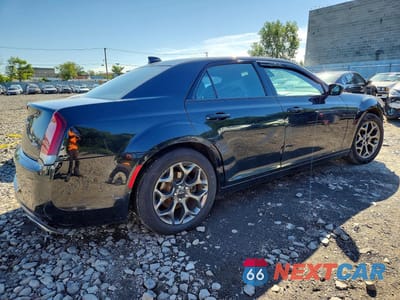 Trzecie zdjęcie samochodu z tyłu: 2017 CHRYSLER 300 S VIN:2C3CCAGG9HH558020 - miniatura