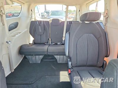 Zdjęcie 10 z 14 samochodu: 2023 CHRYSLER VOYAGER LX VIN:2C4RC1CG8PR567988 - miniatura