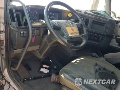 Zdjęcie 8 z 13 samochodu: 2023 VOLVO VNL TRUCK CAB AND CHASSIS VIN:4V4NC9EJ6PN627693 - miniatura