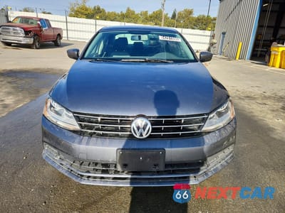 Piąte zdjęcie samochodu w środku: 2018 VOLKSWAGEN JETTA S VIN:3VW2B7AJ9JM215312 - miniatura
