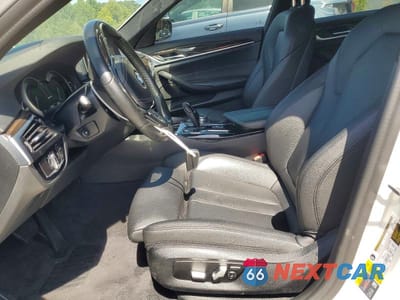 Zdjęcie 7 z 12 samochodu: 2019 BMW 530E VIN:WBAJA9C58KB399127 - miniatura