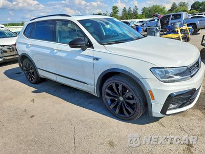 Czwarte zdjęcie samochodu z boku: 2021 VOLKSWAGEN TIGUAN SE VIN:3VV3B7AX9MM005844 - miniatura
