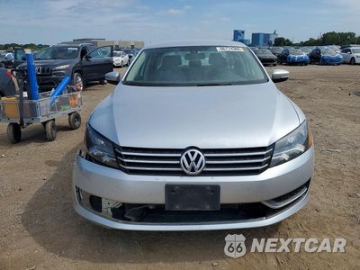 Piąte zdjęcie samochodu w środku: 2014 VOLKSWAGEN PASSAT S VIN:1VWAT7A33EC025703 - miniatura