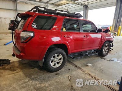 Trzecie zdjęcie samochodu z tyłu: 2021 TOYOTA 4RUNNER SR5 VIN:JTEMU5JR1M5882297 - miniatura