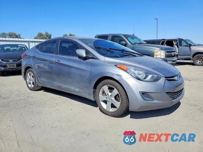 Czwarte zdjęcie samochodu z boku: 2011 HYUNDAI ELANTRA GLS VIN:KMHDH4AE9BU122651 - miniatura