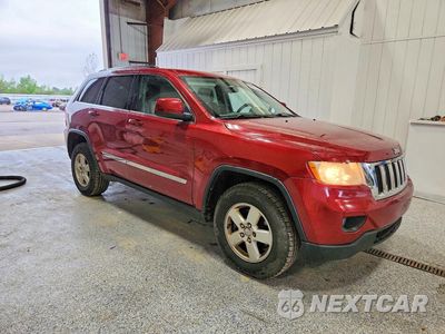 Czwarte zdjęcie samochodu z boku: 2013 JEEP GRAND CHEROKEE LAREDO VIN:1C4RJFAG7DC544065 - miniatura