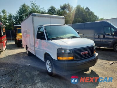 Czwarte zdjęcie samochodu z boku: 2019 GMC SAVANA BOX TRUCK VIN:1GDY7RFP3K1332191 - miniatura