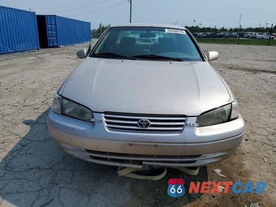 Piąte zdjęcie samochodu w środku: 1999 TOYOTA CAMRY LE VIN:4T1BG22K9XU484313 - miniatura