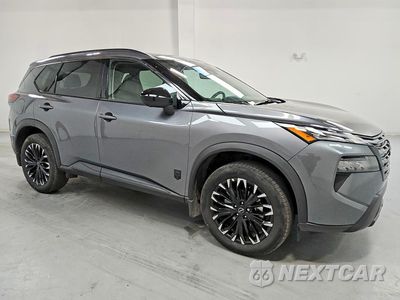Czwarte zdjęcie samochodu z boku: 2026 NISSAN ROGUE DARK ARMOR VIN:5N1BT3BB2TC794143 - miniatura
