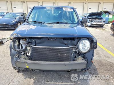 Piąte zdjęcie samochodu w środku: 2017 JEEP PATRIOT LATITUDE VIN:1C4NJRFBXHD180804 - miniatura