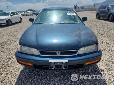 Piąte zdjęcie samochodu w środku: 1996 HONDA ACCORD EX VIN:1HGCD5566TA082554 - miniatura