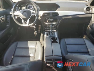 Zdjęcie 8 z 12 samochodu: 2014 MERCEDES-BENZ C 300 4MATIC VIN:WDDGF8AB1ER315782 - miniatura