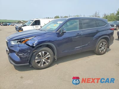 2022 TOYOTA HIGHLANDER XLE 5TDGZRBH1NS567494 - główne zdjęcie licytacji z USA - miniatura