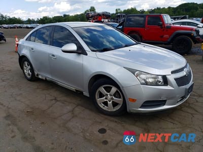 Czwarte zdjęcie samochodu z boku: 2014 CHEVROLET CRUZE LT VIN:1G1PC5SB2E7258271 - miniatura