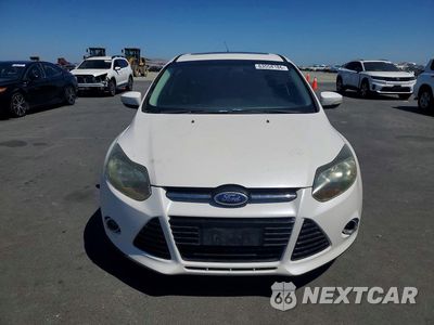 Piąte zdjęcie samochodu w środku: 2014 FORD FOCUS TITANIUM VIN:1FADP3N28EL176623 - miniatura