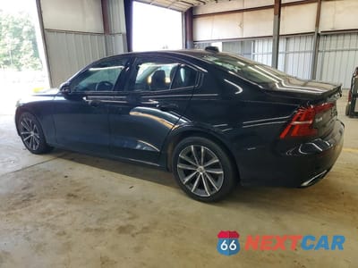 Drugie zdjęcie samochodu z przodu: 2022 VOLVO S60 B5 MOMENTUM VIN:7JRL12TZ3NG189713 - miniatura
