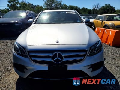 Piąte zdjęcie samochodu w środku: 2017 MERCEDES-BENZ E 300 4MATIC VIN:WDDZF4KB5HA040131 - miniatura