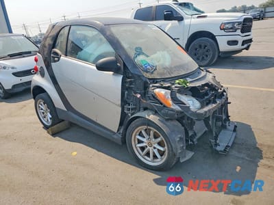Czwarte zdjęcie samochodu z boku: 2009 SMART FORTWO PURE VIN:WMEEJ31X99K245883 - miniatura
