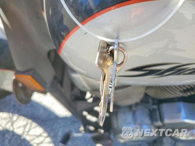 Zdjęcie 8 z 9 samochodu: 2004 HONDA VT750 CA VIN:JH2RC50414M000271 - miniatura