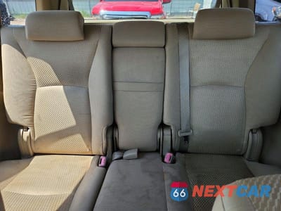 Zdjęcie 10 z 13 samochodu: 2005 TOYOTA HIGHLANDER BASE VIN:JTEEP21A050106990 - miniatura