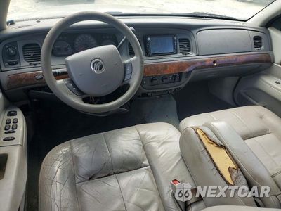 Zdjęcie 8 z 13 samochodu: 2005 MERCURY GRAND MARQUIS GS VIN:2MEFM74W55X620582 - miniatura