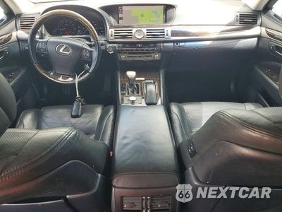 Zdjęcie 8 z 12 samochodu: 2016 LEXUS LS 460 VIN:JTHBL5EF7G5141623 - miniatura