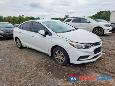 Czwarte zdjęcie samochodu z boku: 2016 CHEVROLET CRUZE LS VIN:1G1BC5SM3G7245592 - miniatura