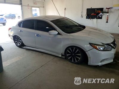 Czwarte zdjęcie samochodu z boku: 2018 NISSAN ALTIMA 2.5 SV VIN:1N4AL3AP1JC199624 - miniatura