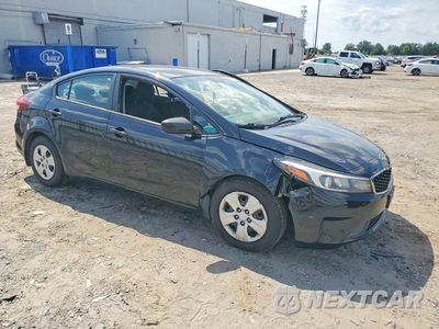 Czwarte zdjęcie samochodu z boku: 2017 KIA FORTE LX VIN:3KPFK4A75HE058079 - miniatura