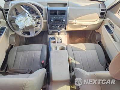 Zdjęcie 8 z 13 samochodu: 2010 JEEP LIBERTY SPORT VIN:1J4PN2GK8AW103534 - miniatura