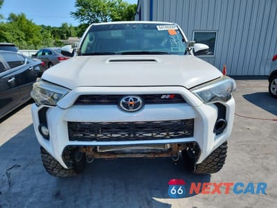 Piąte zdjęcie samochodu w środku: 2016 TOYOTA 4RUNNER TRAIL VIN:JTEBU5JR8G5303429 - miniatura