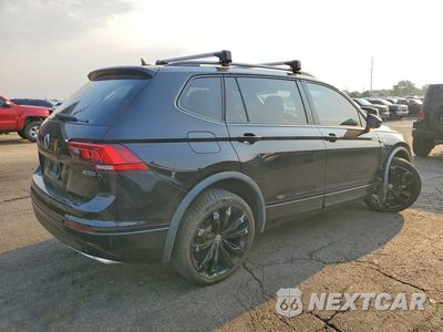 Trzecie zdjęcie samochodu z tyłu: 2020 VOLKSWAGEN TIGUAN SE VIN:3VV2B7AX2LM107027 - miniatura