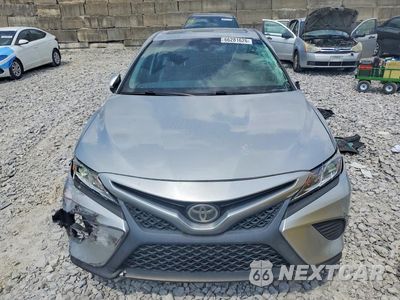 Piąte zdjęcie samochodu w środku: 2018 TOYOTA CAMRY SE VIN:4T1B11HK1JU648468 - miniatura