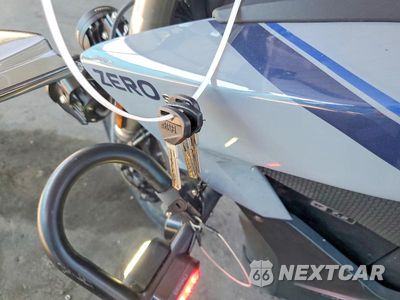 Zdjęcie 8 z 9 samochodu: 2021 ZERO MOTORCYCLES INC S VIN:538SMMZ41MCA18385 - miniatura