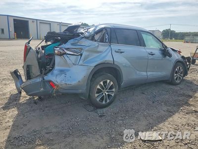 Trzecie zdjęcie samochodu z tyłu: 2021 TOYOTA HIGHLANDER XLE VIN:5TDGZRBH1MS142307 - miniatura