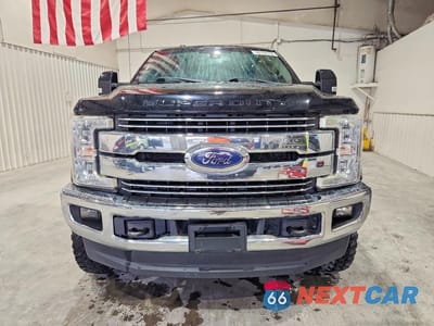 Piąte zdjęcie samochodu w środku: 2017 FORD F350 SUPER DUTY VIN:1FT8W3BTXHEE63031 - miniatura