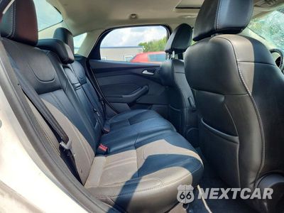 Zdjęcie 10 z 13 samochodu: 2013 FORD FOCUS TITANIUM VIN:1FADP3J26DL155161 - miniatura