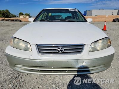 Piąte zdjęcie samochodu w środku: 2000 TOYOTA CAMRY LE VIN:JT2BG22K2Y0418885 - miniatura