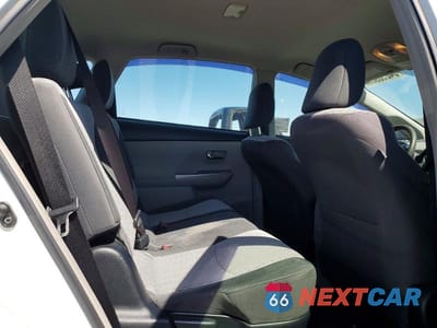Zdjęcie 10 z 12 samochodu: 2015 TOYOTA PRIUS V TWO VIN:JTDZN3EU4FJ039358 - miniatura