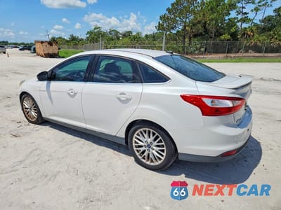 Drugie zdjęcie samochodu z przodu: 2014 FORD FOCUS TITANIUM VIN:1FADP3J21EL240653 - miniatura