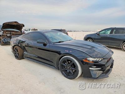 Czwarte zdjęcie samochodu z boku: 2019 FORD MUSTANG VIN:1FA6P8TH3K5192788 - miniatura