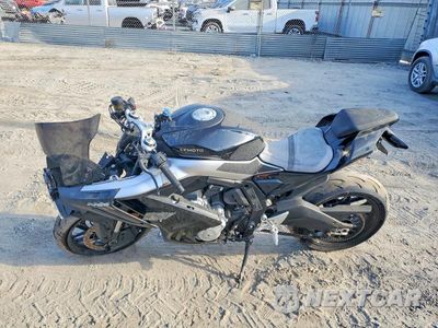 Trzecie zdjęcie samochodu z tyłu: 2025 CF MOTO 675SS VIN:LCEPEVLP5S6002221 - miniatura
