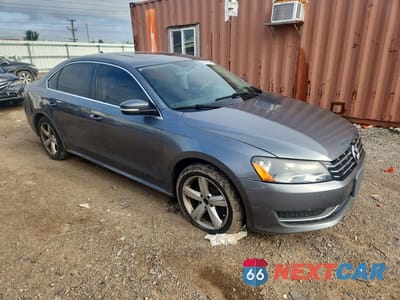 Czwarte zdjęcie samochodu z boku: 2013 VOLKSWAGEN PASSAT SE VIN:1VWBP7A3XDC009957 - miniatura