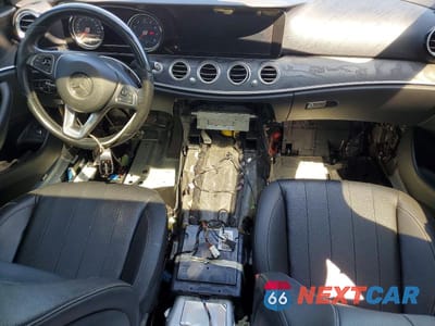 Zdjęcie 8 z 13 samochodu: 2017 MERCEDES-BENZ E 300 4MATIC VIN:WDDZF4KB5HA040131 - miniatura