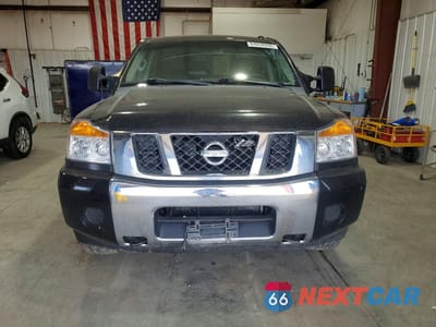 Piąte zdjęcie samochodu w środku: 2013 NISSAN TITAN SV VIN:1N6AA0ECXDN306407 - miniatura